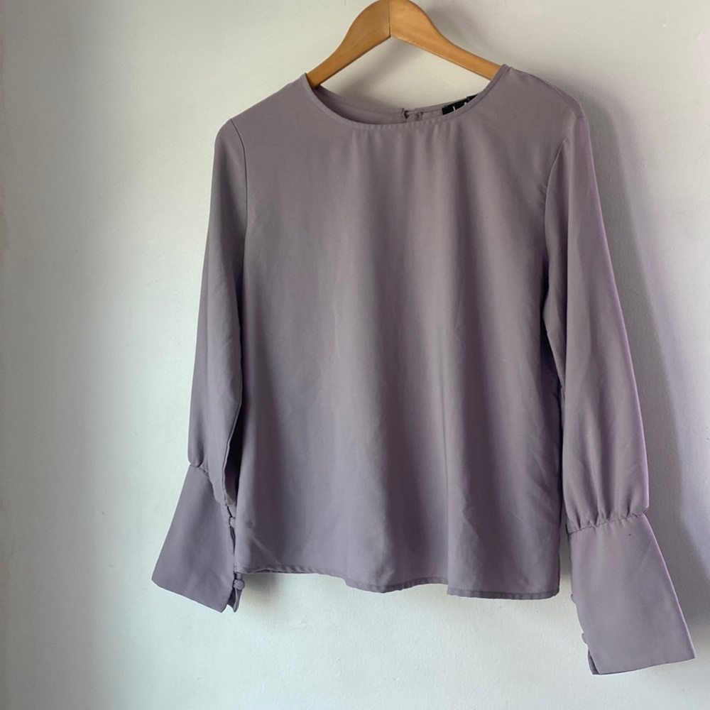 Lulu’s M Long Puffed Sleeves Top